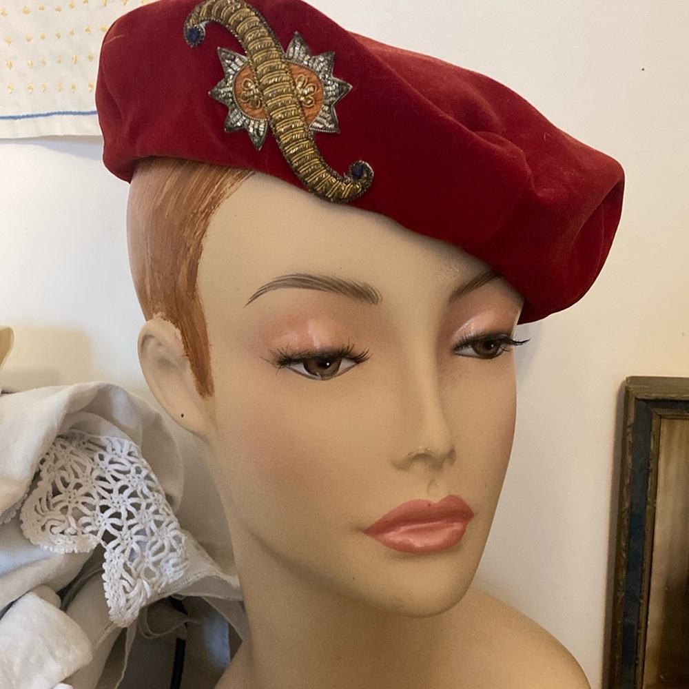 Chic Red Beret with Decorative swashbuckler